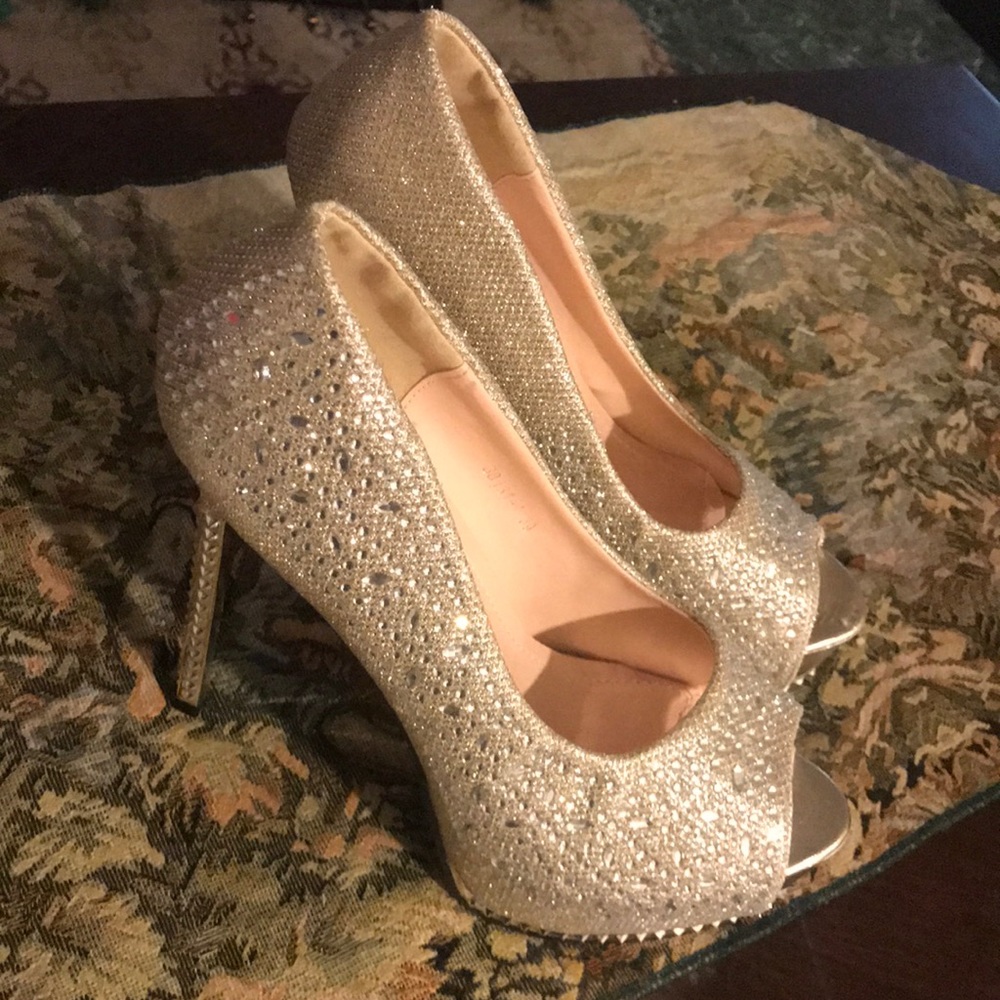 cheer dress size 8 stiletto feels , brand new !!